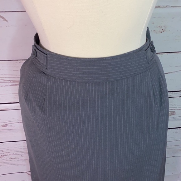 Gray pinstripe skirt - Picture 3 of 4